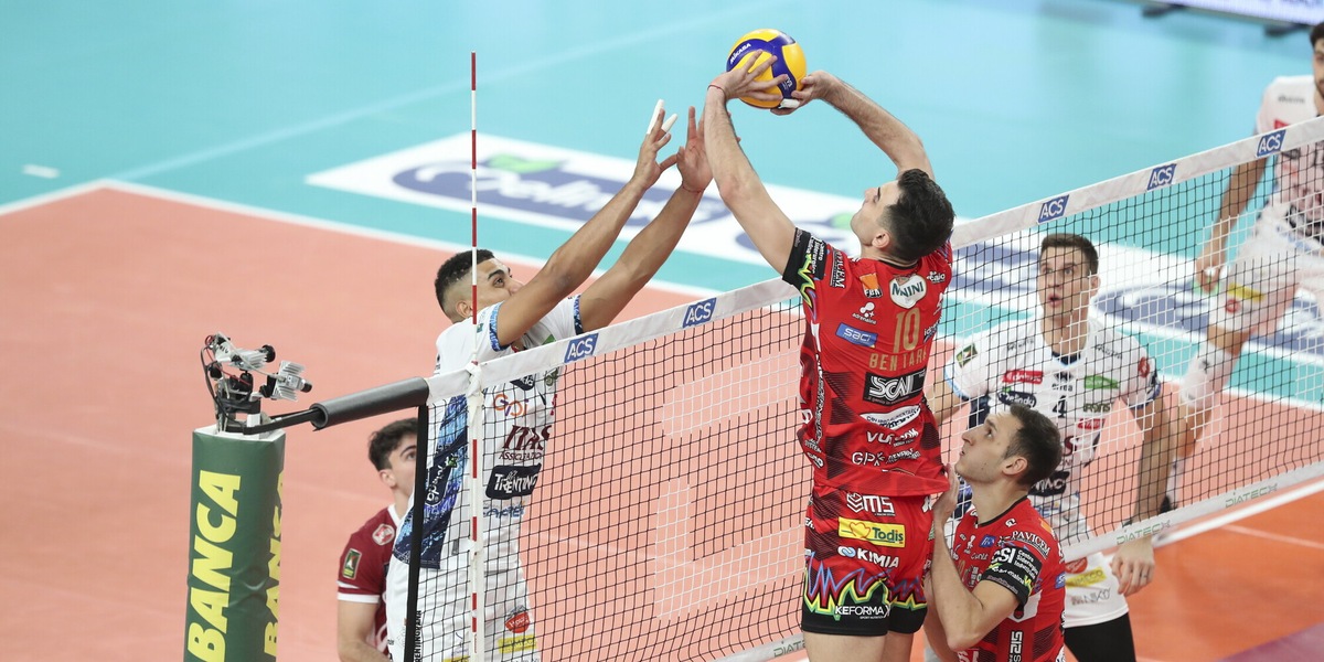 Apre Piacenza-Padova, domenica il clou è Perugia-Trento
