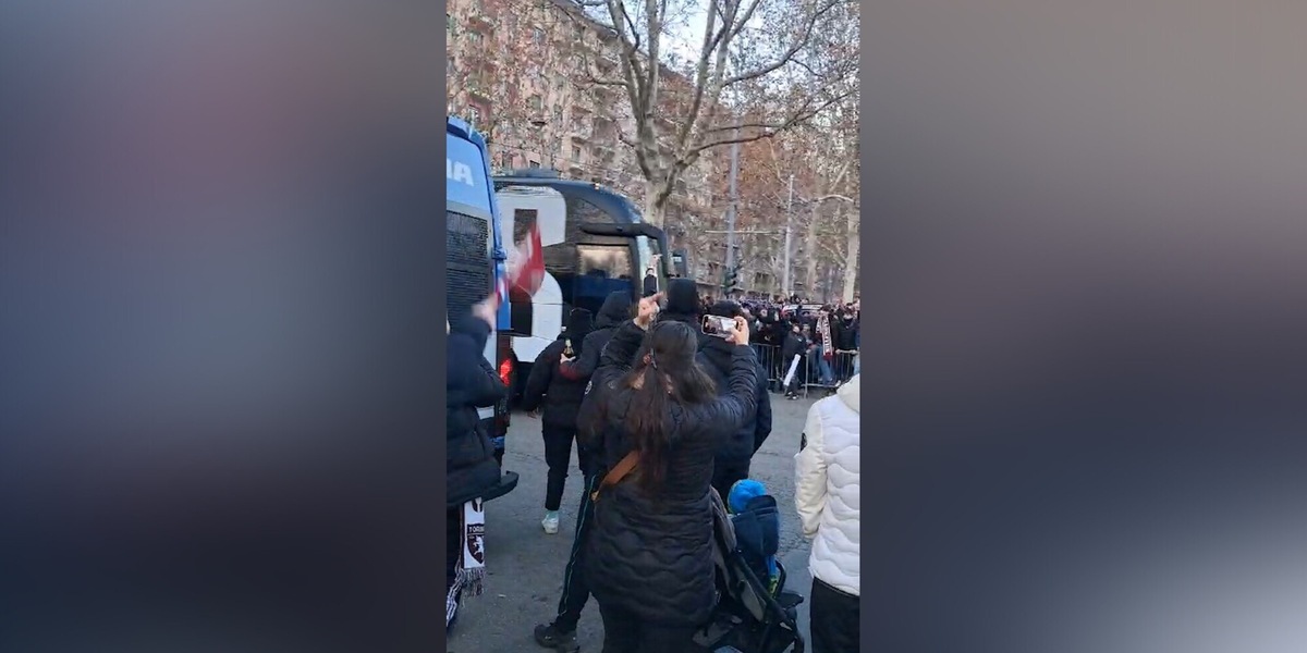 Toro-Juve, l'arrivo del pullman bianconero