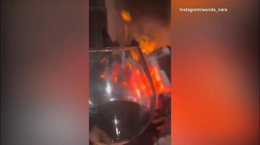 Wanda Nara, relax con un bicchiere di vino