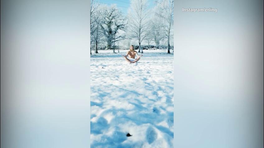 Haaland, seminudo nella neve per il rinnovo col City