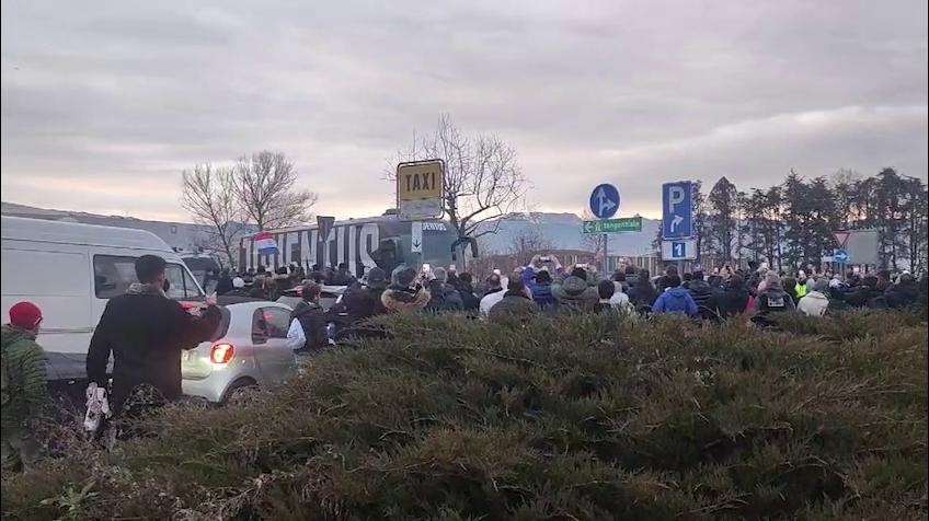Juve-Milan, l'arrivo dei pullman delle due squadre