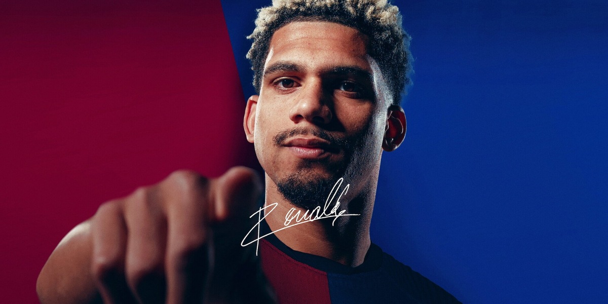 Araujo, il rinnovo col Barcellona è ufficiale: la durata del contratto