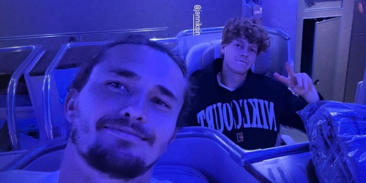 Zverev e Sinner insieme in aereo, il post di Sascha: “Almeno questa volta…"
