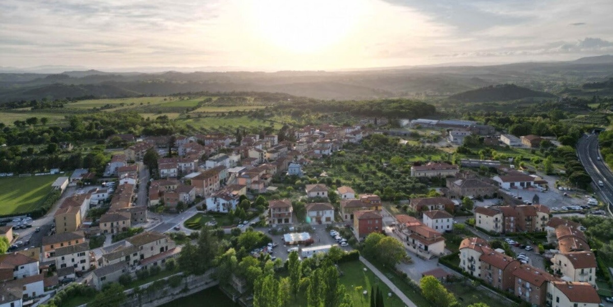 Crete Senesi Ultramarathon nella vetrina del Carrousel du Louvre a Parigi con i Comuni termali italiani ed europei