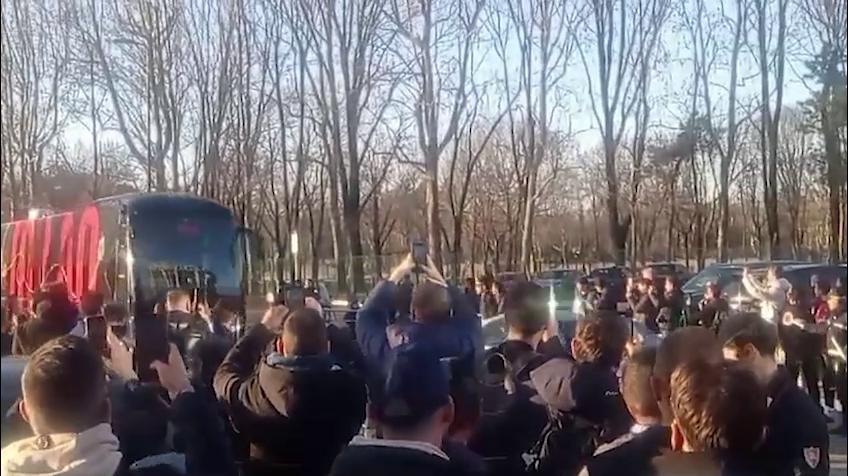 Milan-Inter, l'arrivo dei rossoneri a San Siro