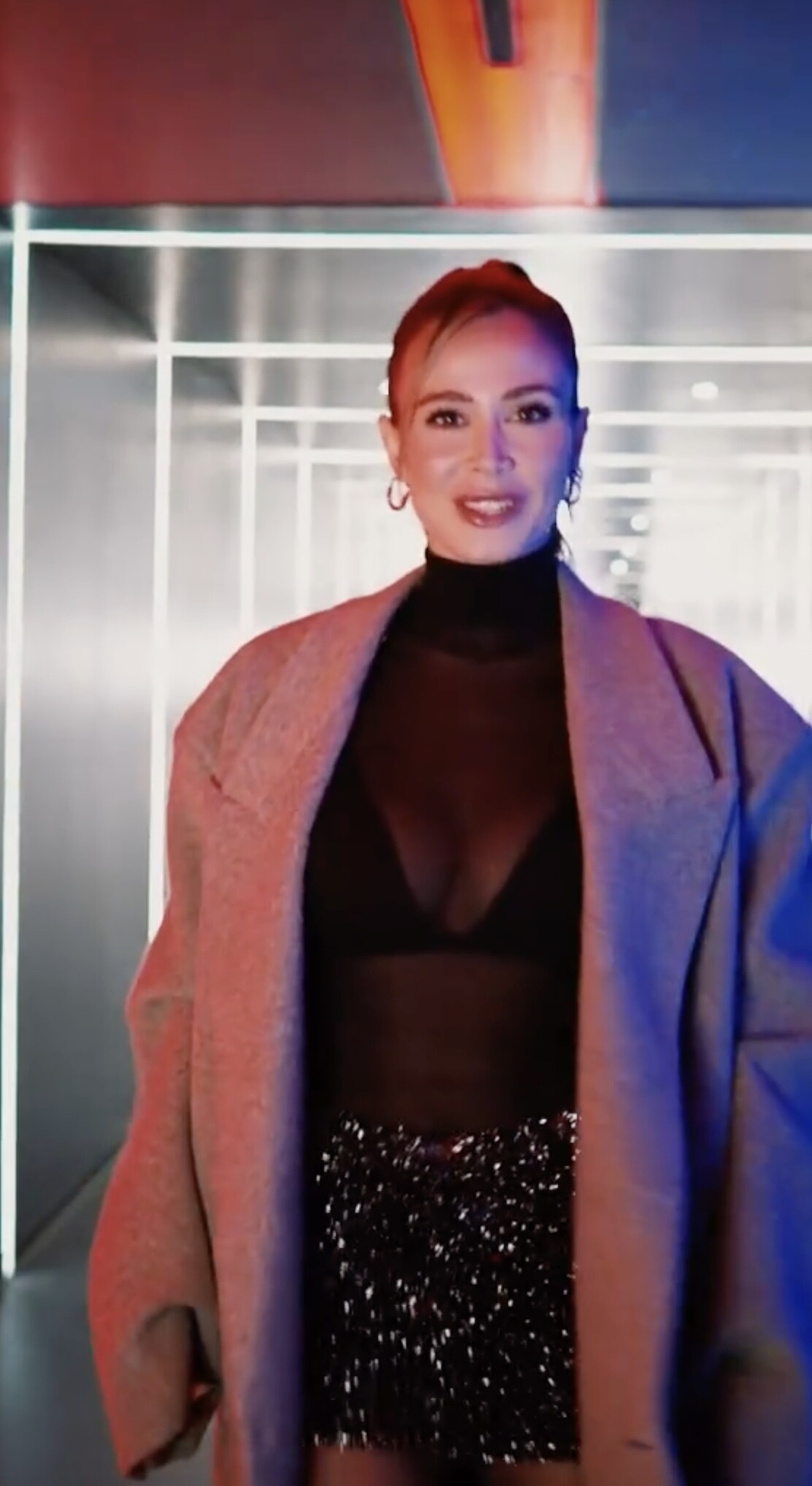 Trasparenze e paillettes: Dilletta Leotta illumina il derby Milan-Inter