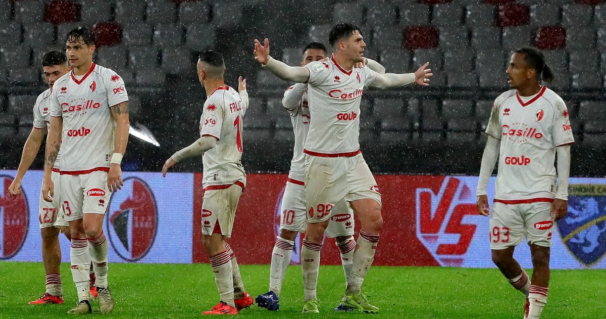 Gioia Bari con l'ex Juve in gol, Frosinone ko. Brescia corsaro con la Carrarese