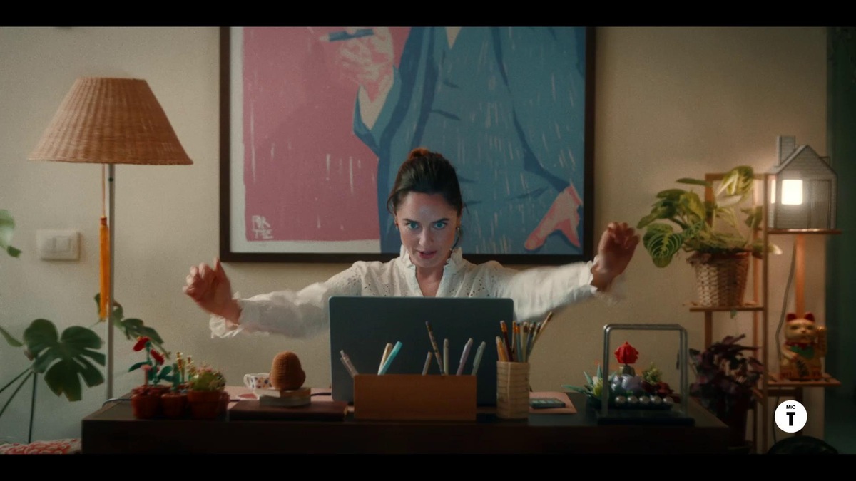 Matilde Gioli è protagoinsta del trailer di Fatti Vedere, la nuova commedia al cinema!