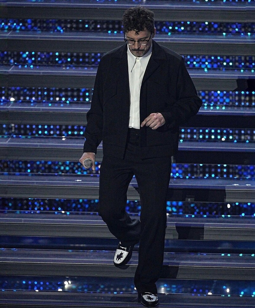 Willie Peyote e le scarpe di Sanremo: "Non riesco a non pensare un po' al Toro in ogni cosa che faccio"