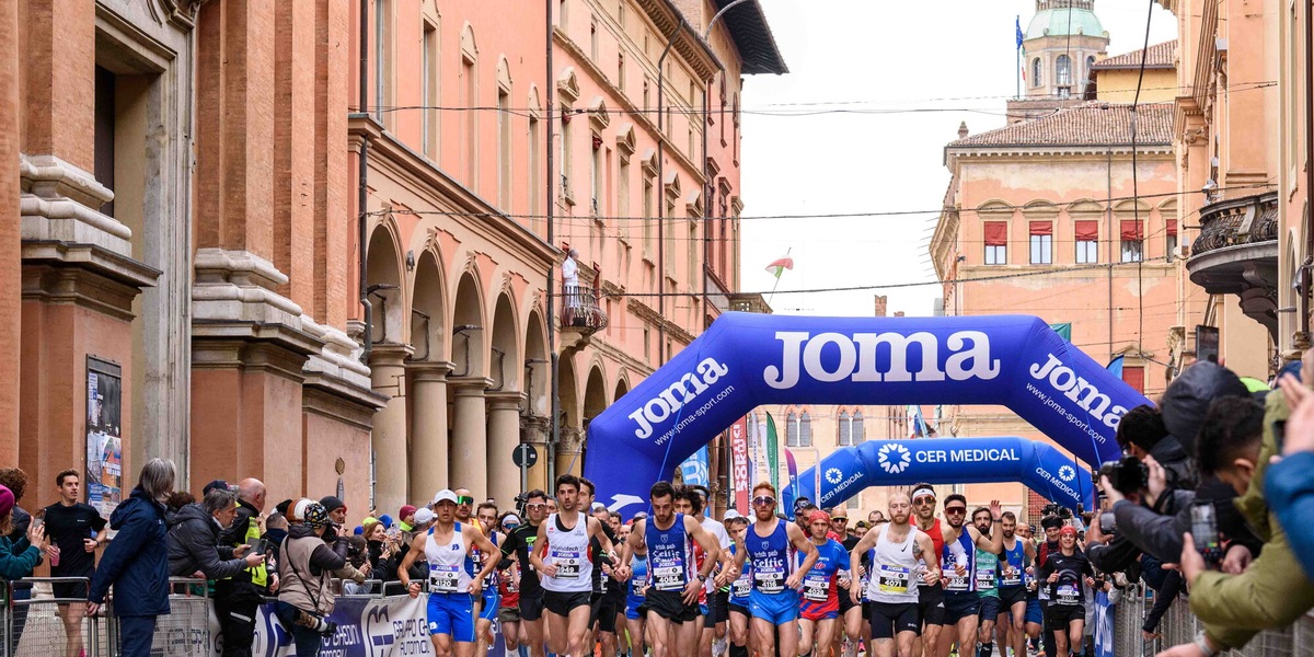 In 10mila domenica alla Termal Bologna Marathon. Eliminate 80mila bottigliette d'acqua