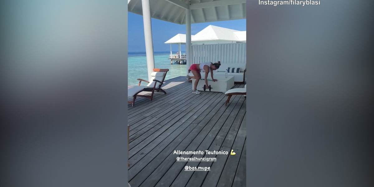 Mare cristallino e allenamento teutonico per Michelle Hunziker e Ilary Blasi