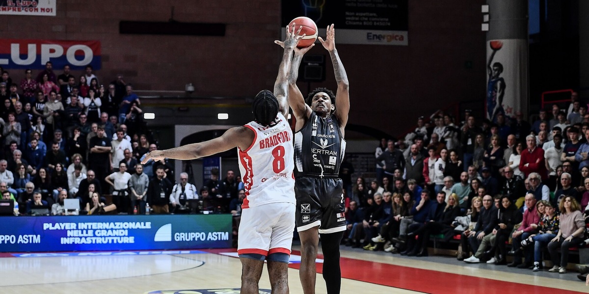 Questo Derthona non muore mai: Vital lo salva a fine regolamentari, vittoria all’overtime su Varese