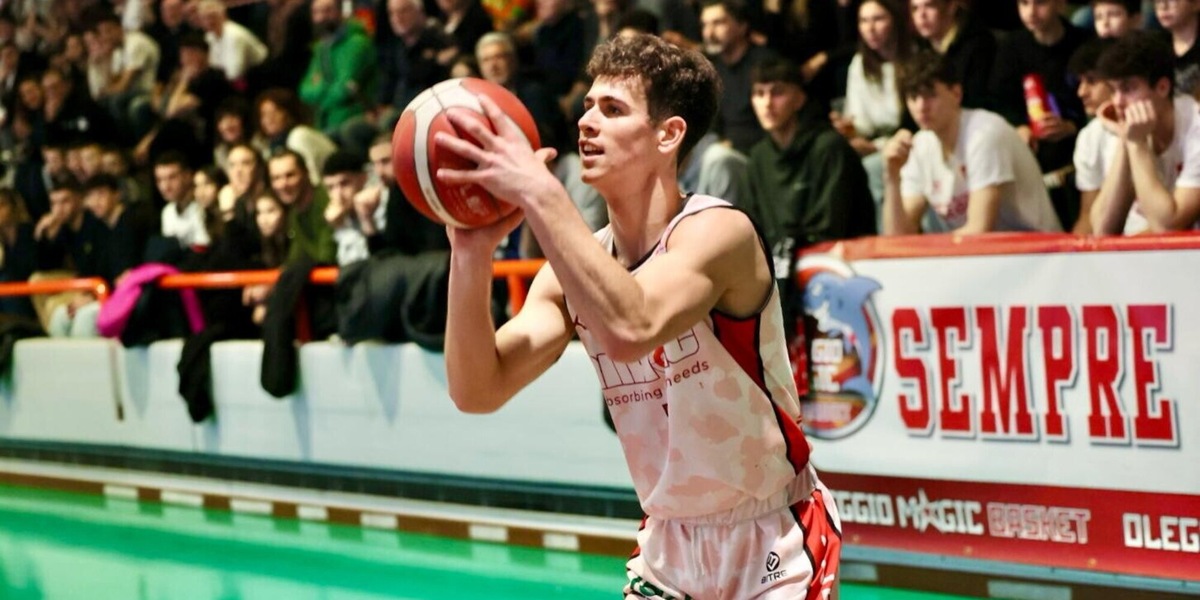 Oleggio Magic Basket: gli Squali battono Lucca all'ultimo canestro