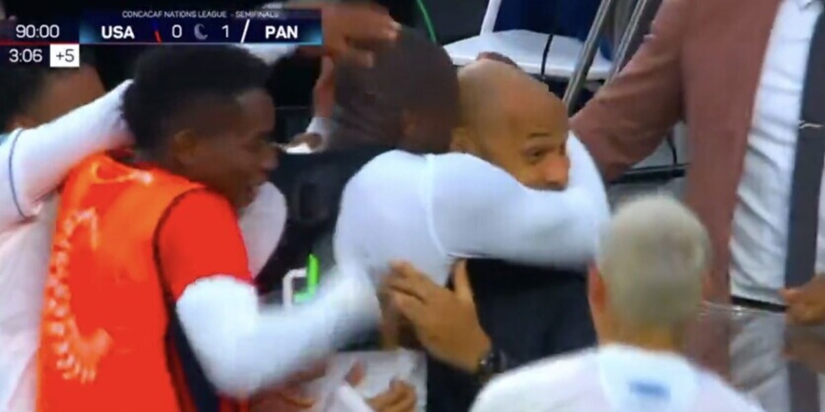 Henry spaventato, poi l'abbraccio: Panama segna, il bomber festeggia così!