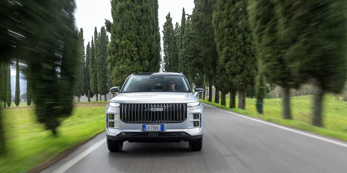 Jaecoo 7, perché conviene l’auto plug-in hybrid