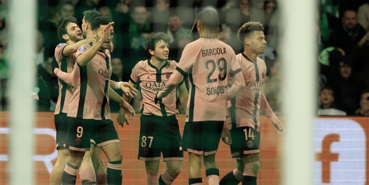Psg show, Kvara-gol: Saint-Etienne travolto 6-1. Marsiglia ko, De Zerbi a -22