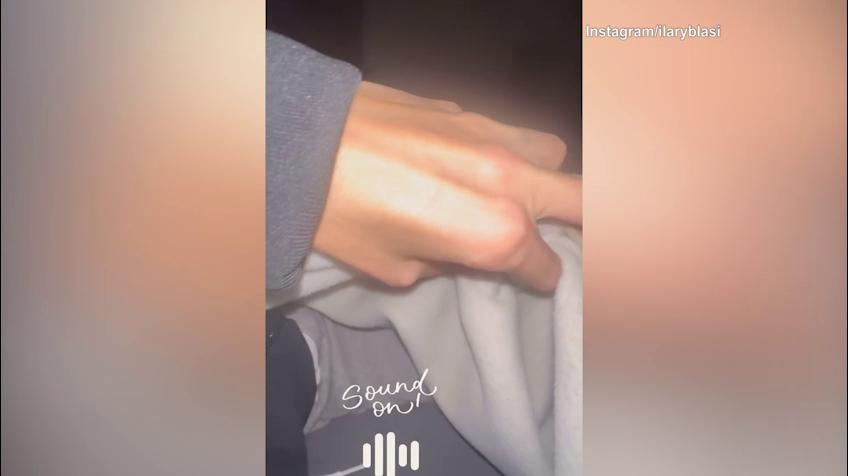 Ilary Blasi, chi si nasconde sotto le coperte?