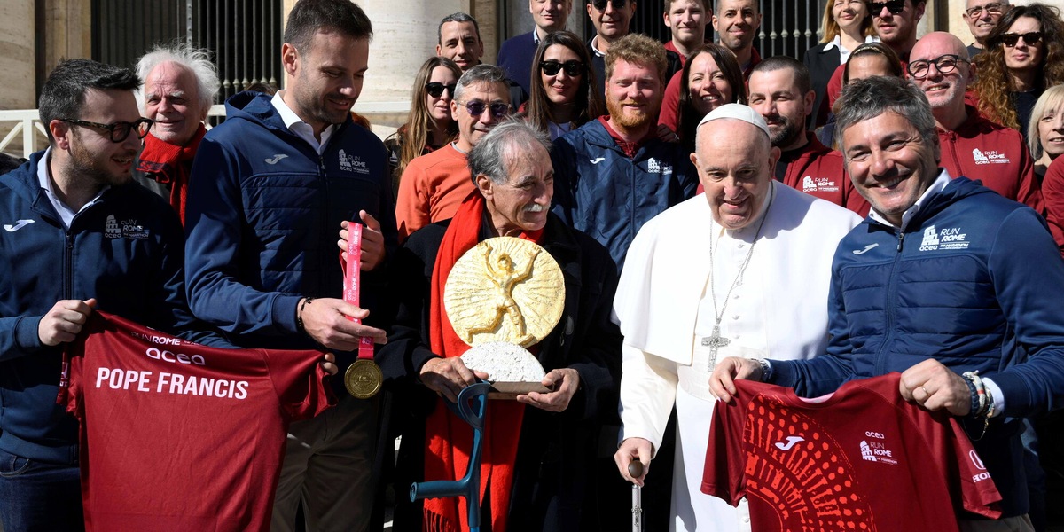 Papa Francesco da sempre vicino alla maratona di Roma e ai suoi maratoneti