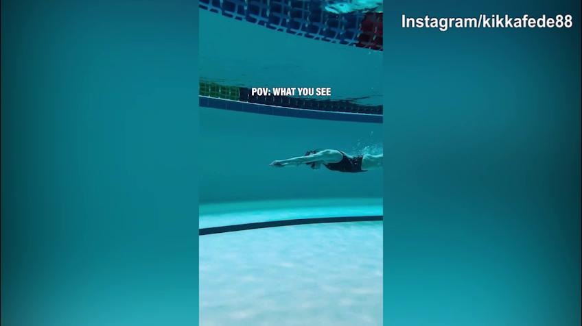 Federica Pellegrini in acqua: il "Pov" è da ridere!
