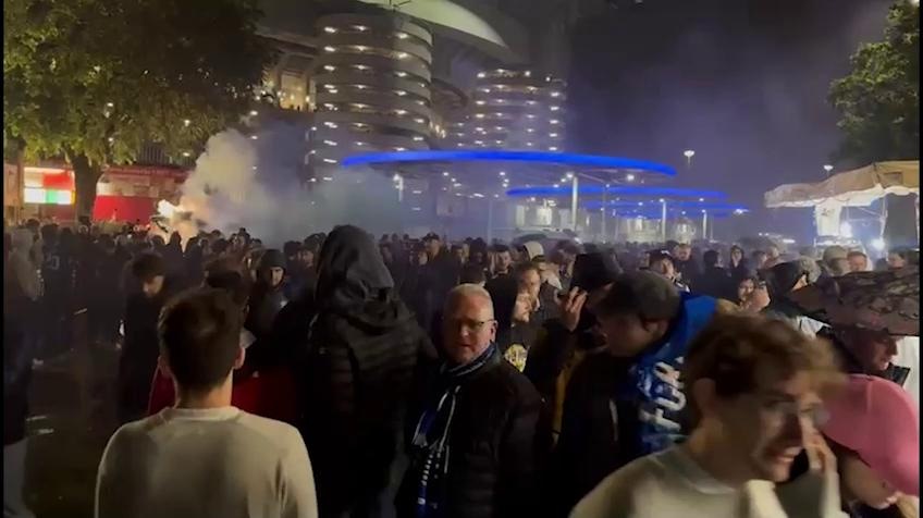 Inter, delirio fuori San Siro: è tripudio nerazzurro!
