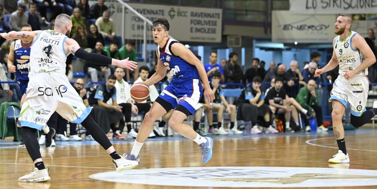 Vince Faenza e termina la stagione della Novipiù