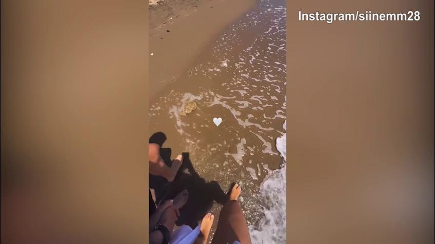 Inter, Calhanoglu e la moglie a spasso in riva al mare