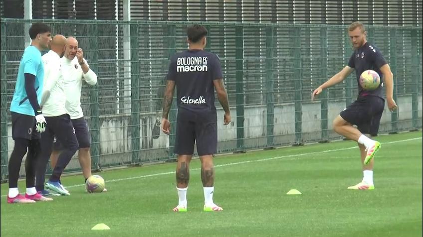 Bologna, allenamento sotto la pioggia in vista della finale di Coppa Italia