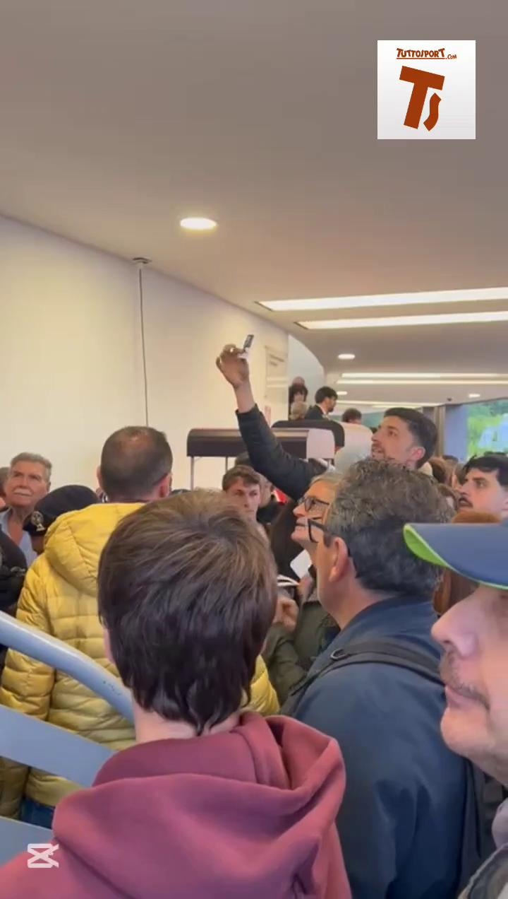 Caos biglietti agli Internazionali di Roma mentre gioca Sinner: tifosi furiosi