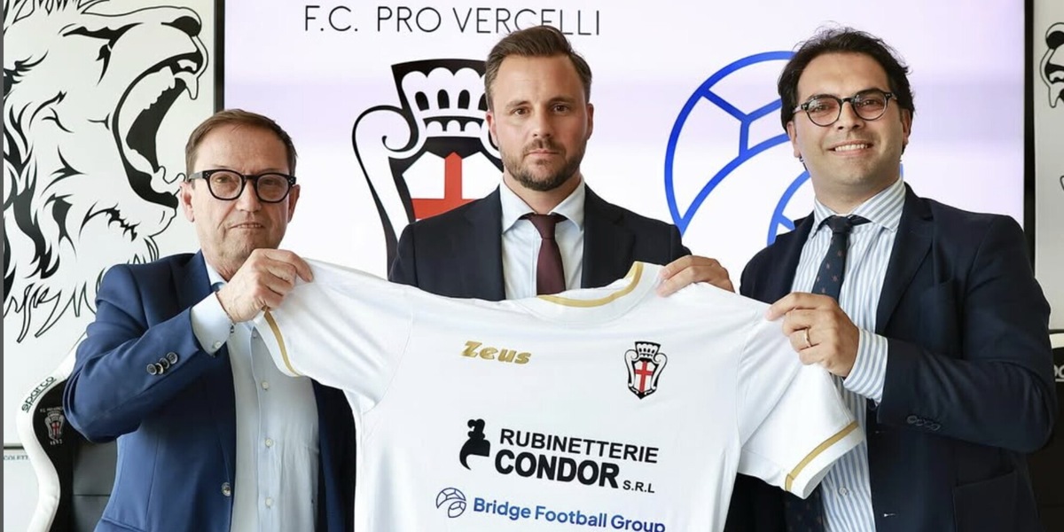 Pro Vercelli venduta: Bridge Football Group nuovo proprietario, ecco chi sono