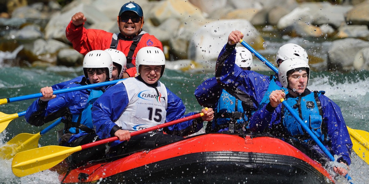 Un fiume di studenti in Valsesia: grande successo per i Monrosa Rafting Games