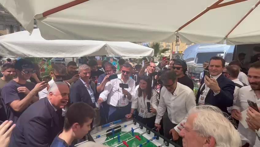 Cosa succede al Festival della Serie A? La sfida Azzi-Lotito a biliardino nel playground Dazn
