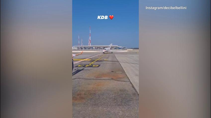 Napoli, l'arrivo dell'aereo di De Bruyne a Roma