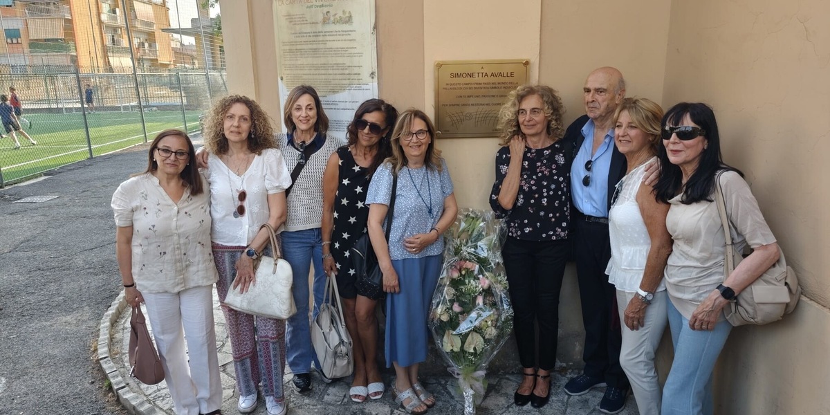 Le 'ragazze del pulmino' dedicano una targa a Simonetta Avalle