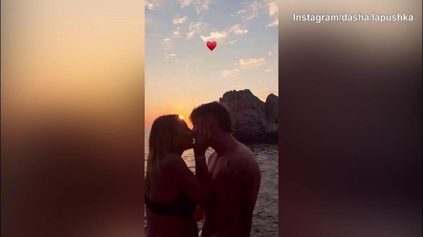 Viaggio in Malesia per la coppia Dasha Lapushka-Andrea Pinamonti: quanto affetto tra i due!