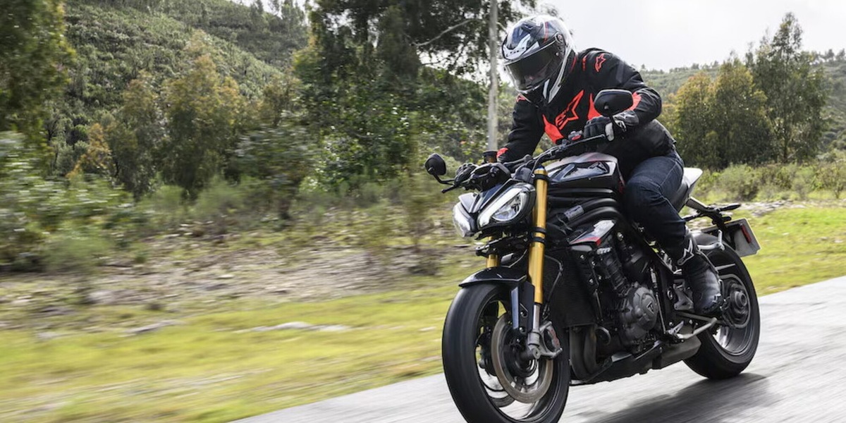 Speed Triple 1200 RS 2025: la naked sportiva di Triumph diventa ancora più estrema