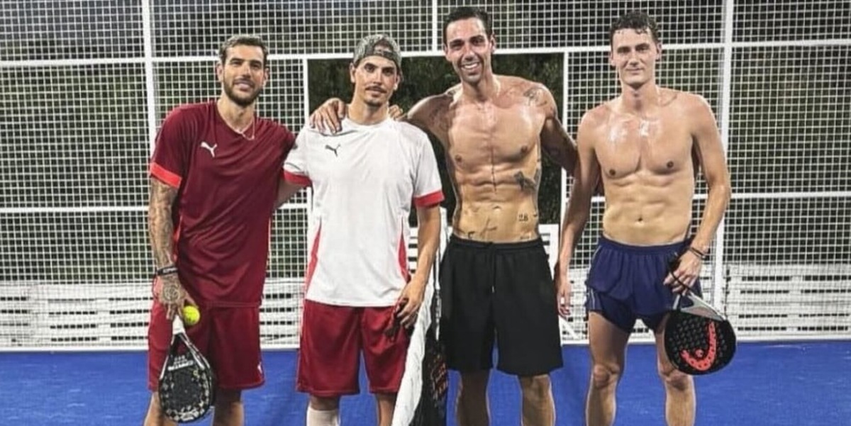 Pavard con Theo a Padel, tifosi Inter imbufaliti: "Qua la caviglia non ti fa male"