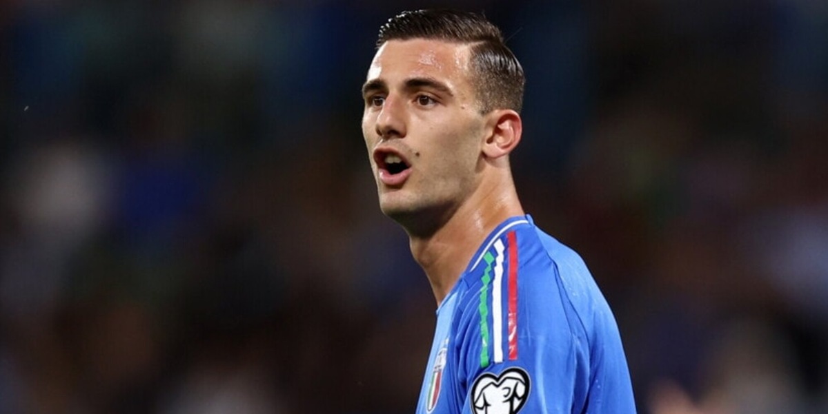 Napoli, Conte scatenato: Lucca dopo Lang, Beukema e De Bruyne! E clausola da 80 mln