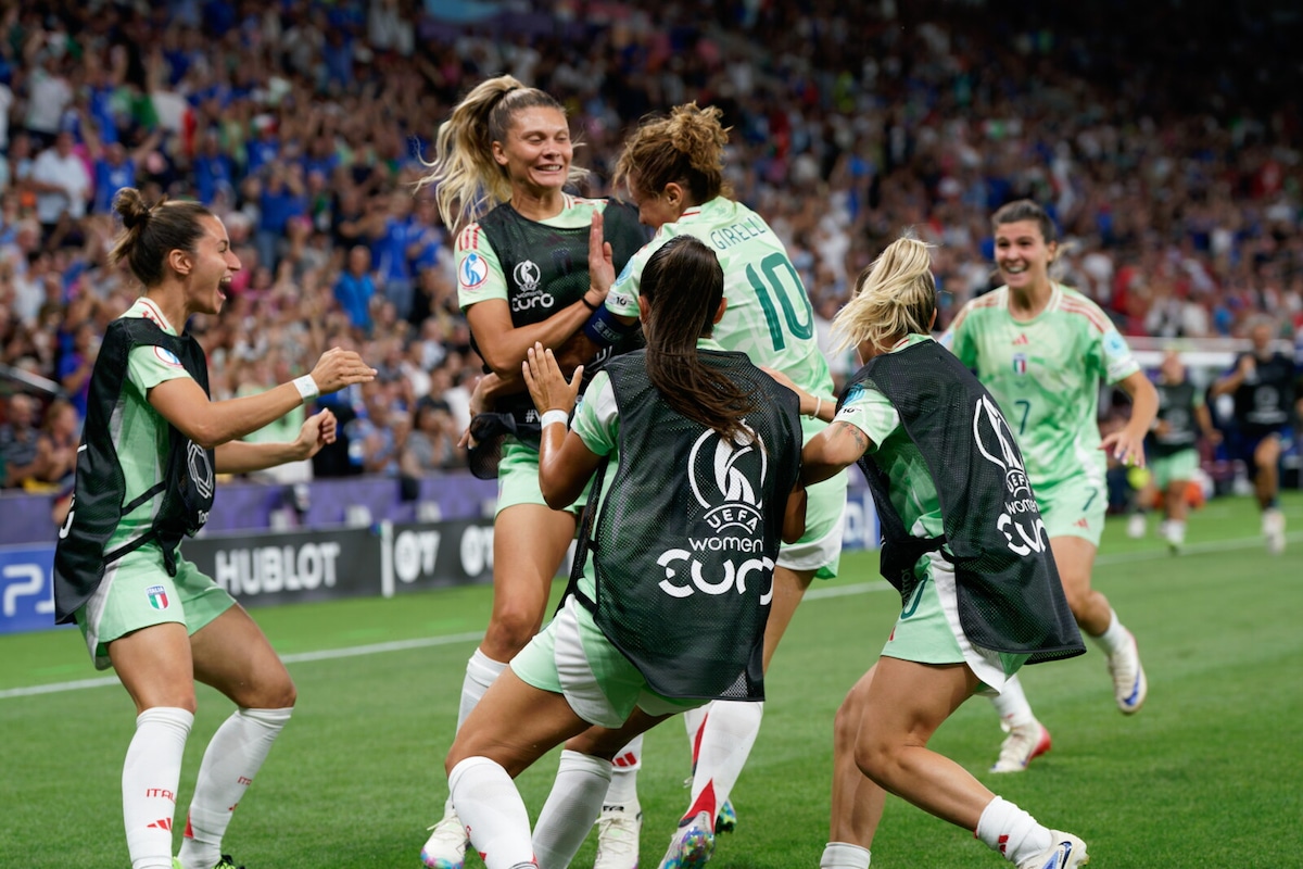 Italia, storica semifinale all'Europeo: Girelli da sogno, doppietta indimenticabile