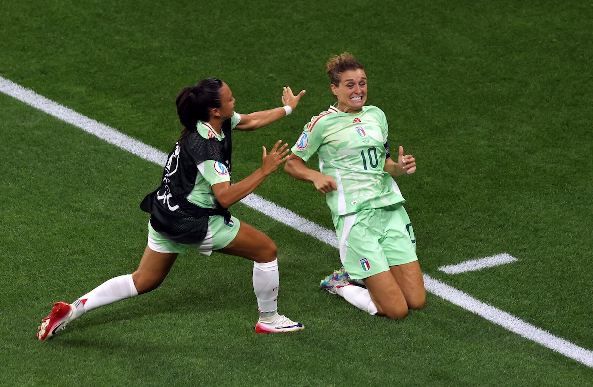 Italia, storica semifinale all'Europeo: Girelli da sogno, doppietta indimenticabile