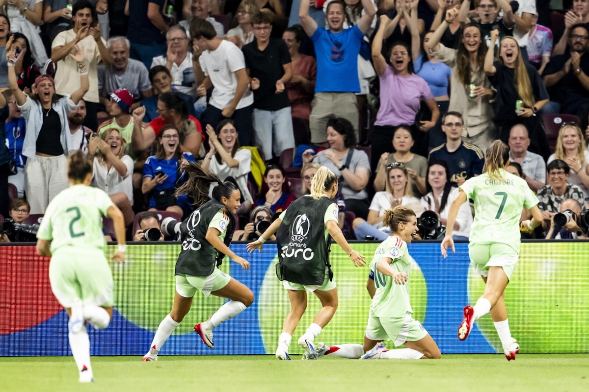 Italia, storica semifinale all'Europeo: Girelli da sogno, doppietta indimenticabile