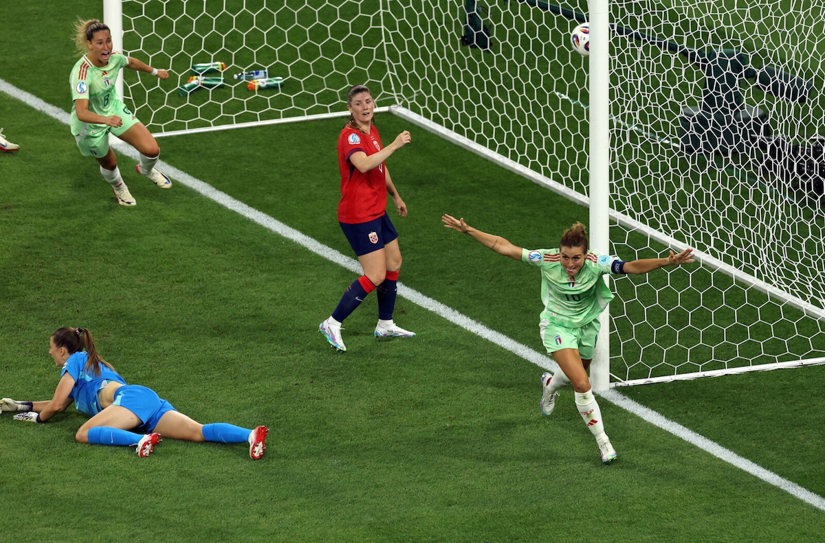 Italia, storica semifinale all'Europeo: Girelli da sogno, doppietta indimenticabile