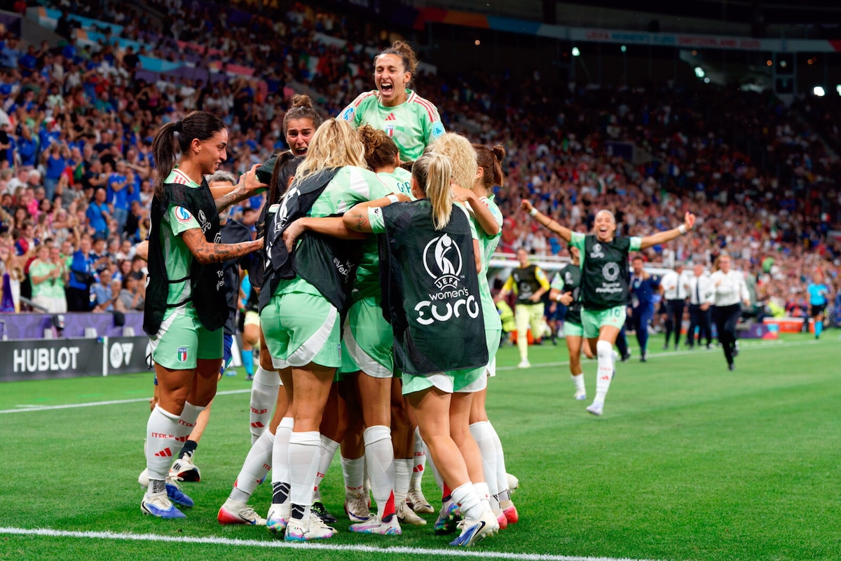 Italia, storica semifinale all'Europeo: Girelli da sogno, doppietta indimenticabile