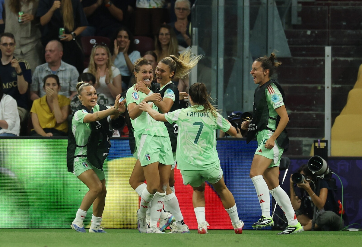 Italia, storica semifinale all'Europeo: Girelli da sogno, doppietta indimenticabile