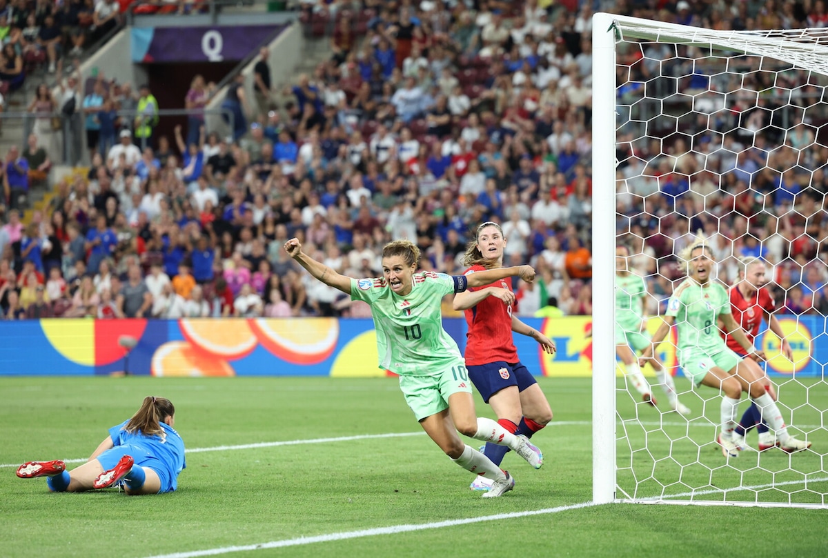 Italia, storica semifinale all'Europeo: Girelli da sogno, doppietta indimenticabile