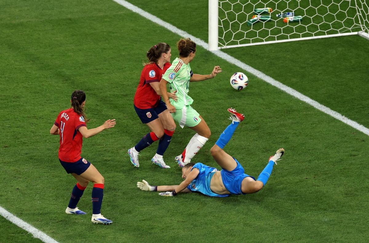 Italia, storica semifinale all'Europeo: Girelli da sogno, doppietta indimenticabile