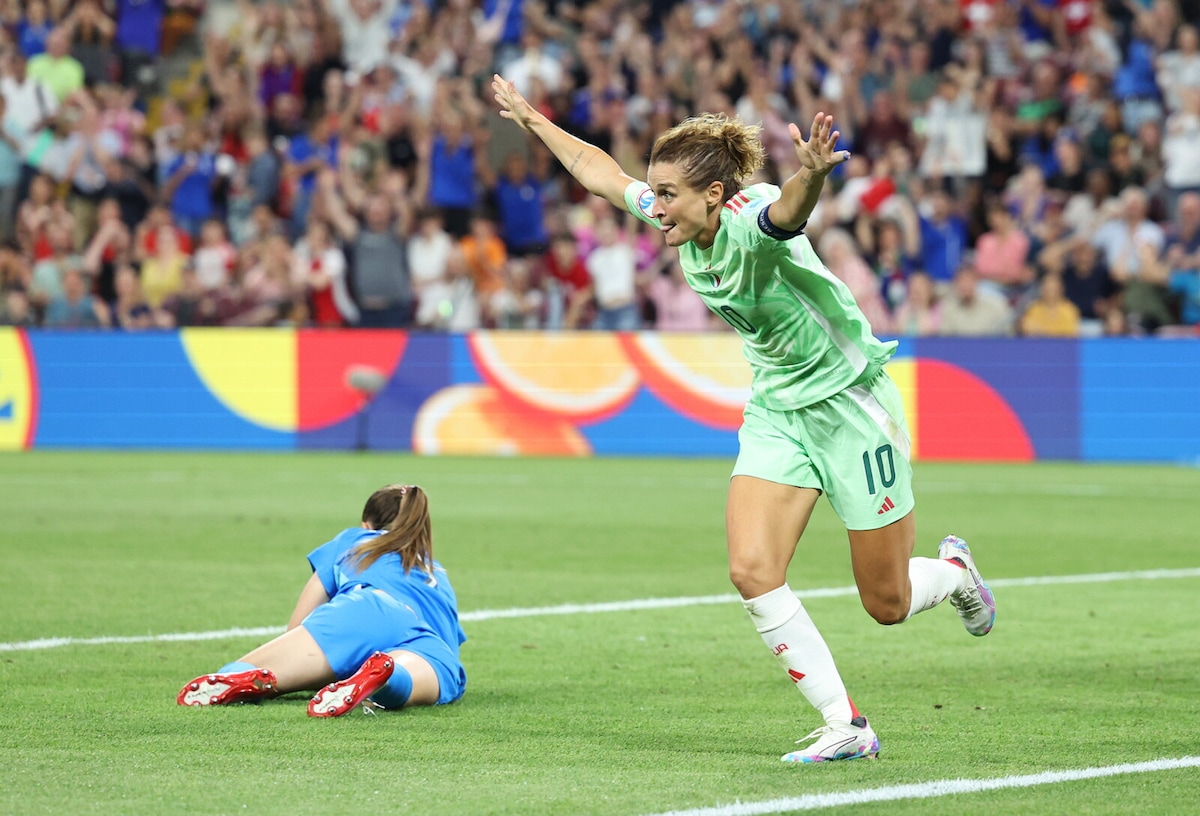 Italia, storica semifinale all'Europeo: Girelli da sogno, doppietta indimenticabile