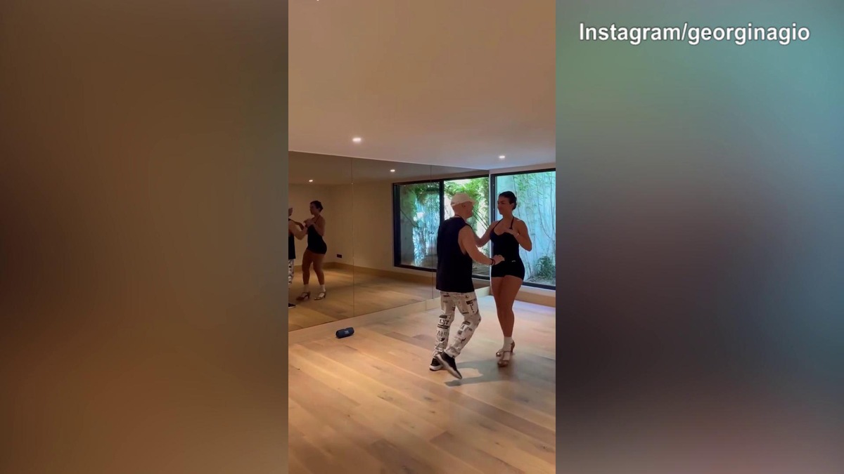 Georgina, lezioni di ballo: che sensualità!