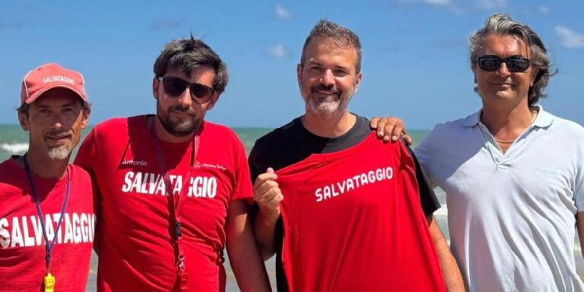 Stramaccioni versione Baywatch: salvato due ragazze che stavano annegando