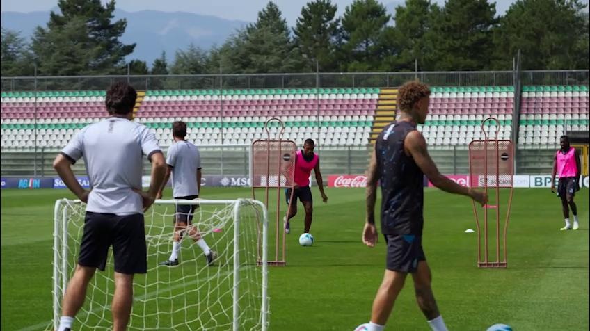 Napoli, allenamenti tra corse e partitelle