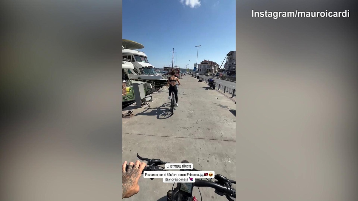 Mauro Icardi e China, biclettata in riva al "Bosforo"